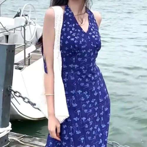 小个子气质挂脖无袖碎花吊带连衣裙子女夏季2024新款法式露背长裙