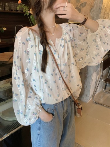 Real shot!  Small fresh floral long-sleeved shirt, loose and slim, round neck, sweet and girly, versatile chiffon shirt