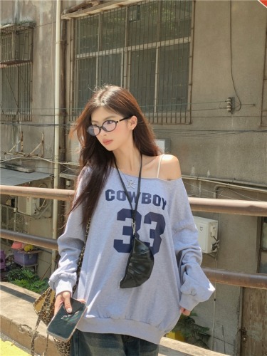 Actual shot of retro digital printed slanted shoulder lazy casual off-shoulder long-sleeved sweatshirt