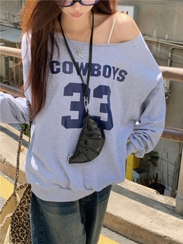 Actual shot of retro digital printed slanted shoulder lazy casual off-shoulder long-sleeved sweatshirt