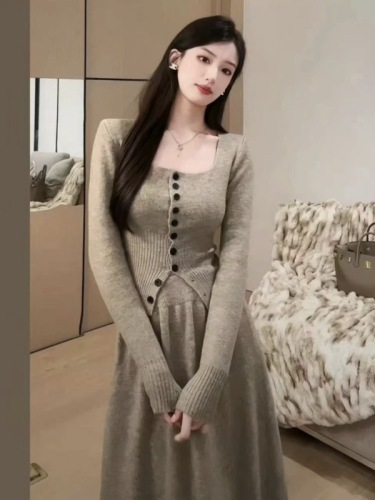 French long-sleeved knitted dress for women in autumn and winter new style slimming long skirt petite fragrant suit