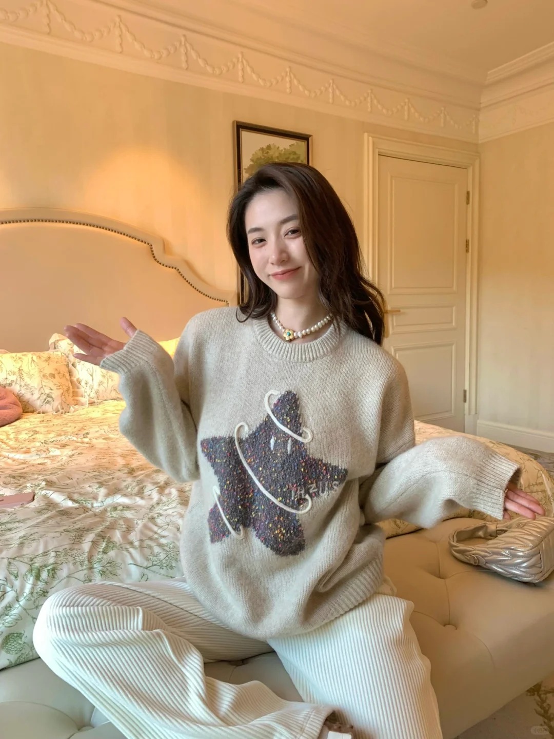 2024 New Korean Style Five-Star Sparkling Cashmere Sweater for Women, Thick, for Chinese New Year, European Style, High-End, Small Figure, Outerwear