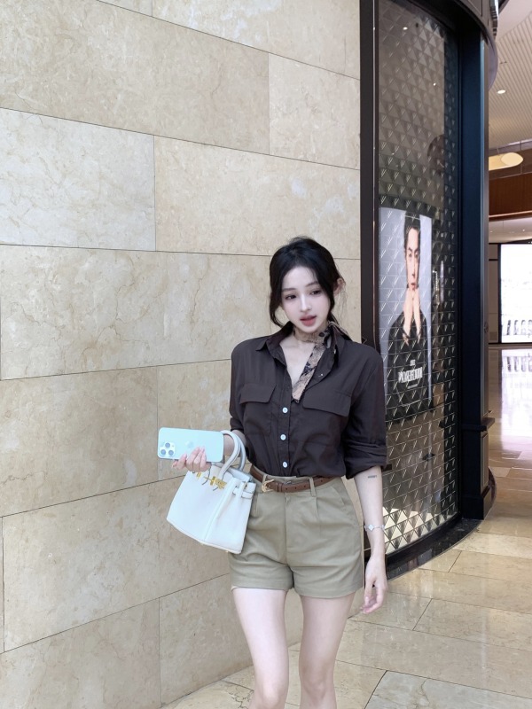 Hong Kong style sister's old-fashioned suit shirt and shorts