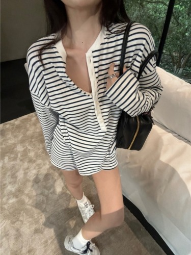 Summer casual suit, contrast striped long-sleeved sun protection T-shirt, women's summer straight shorts, hot pants, fashionable two-piece set