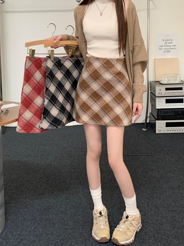 Retro temperament red plaid woolen skirt autumn new fashion high waist slim A-line skirt short skirt