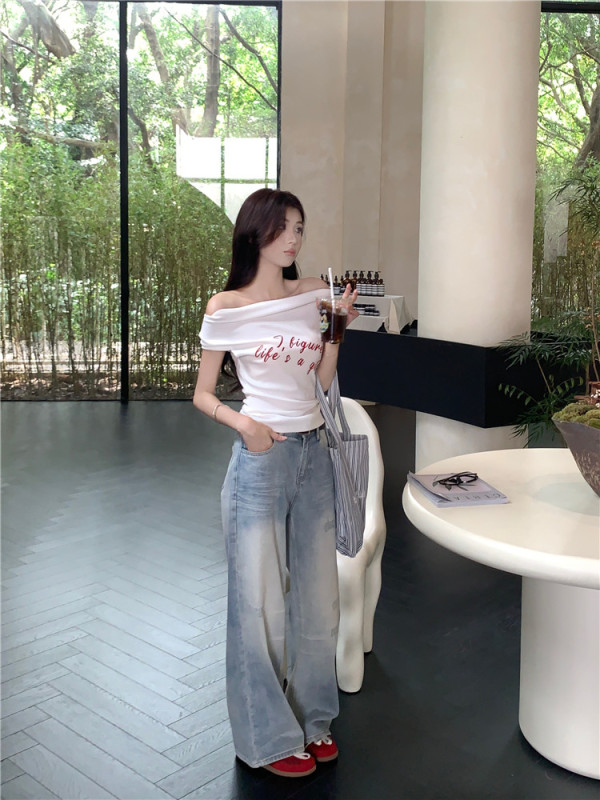 Fashionable street style slut collar floral letter T-shirt for women + American retro creased washed jeans