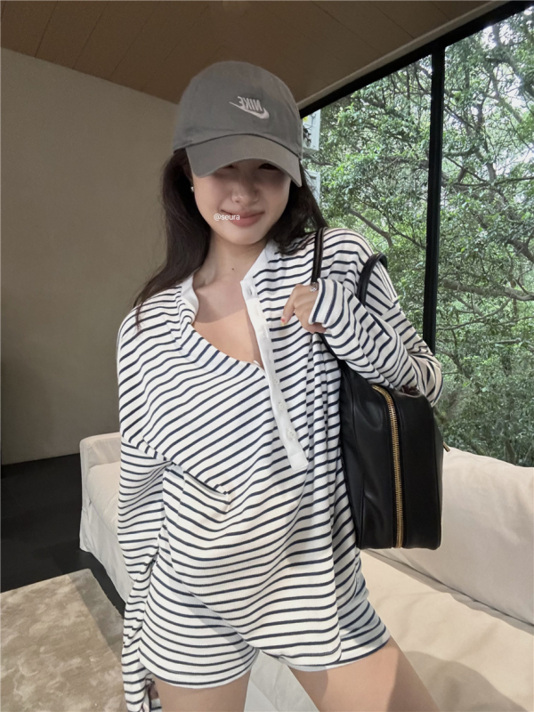 Summer casual suit, contrast striped long-sleeved sun protection T-shirt, women's summer straight shorts, hot pants, fashionable two-piece set
