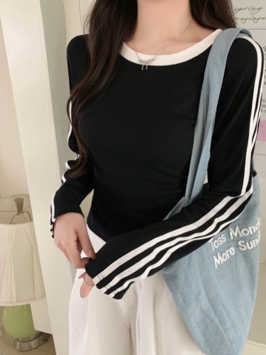 Real shot of American hot girl long-sleeved slim top autumn 2024 design inner layering shirt right shoulder T-shirt