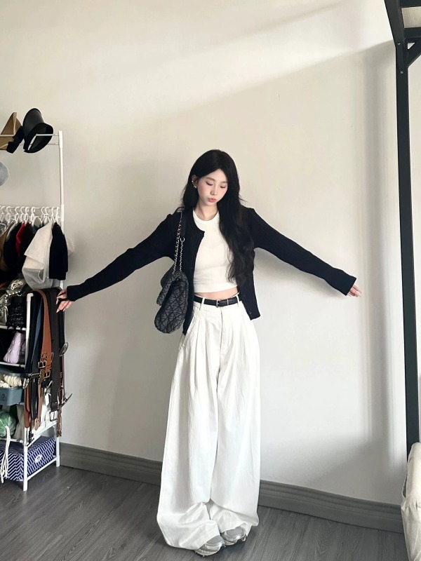 Salt style light mature suit, twist knitted cardigan, women's early autumn white jeans, wide-leg pants, milk style two-piece set