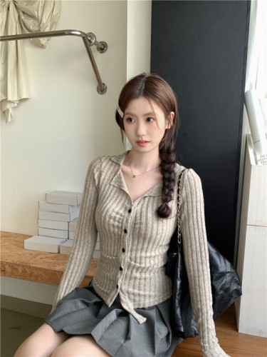 Real shot~Early autumn slim design Polo lapel top for women with long sleeves and bottoming knitted cardigan