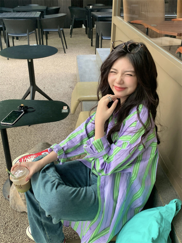 Loose contrasting vertical striped long shirt