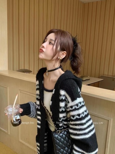 Autumn and winter new Korean style lazy style high-end mid-length design striped contrast cardigan women's Milan velvet jacket