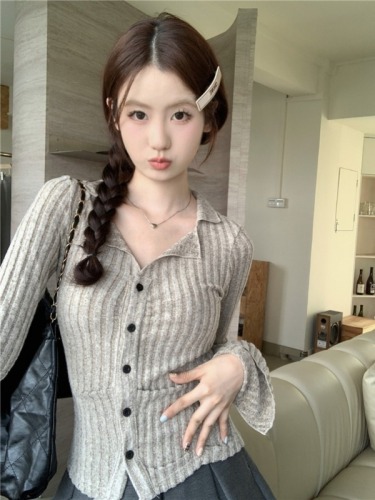 Real shot~Early autumn slim design Polo lapel top for women with long sleeves and bottoming knitted cardigan