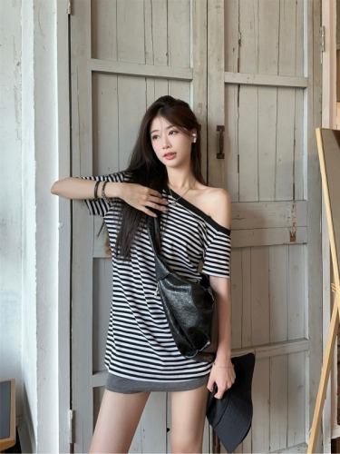 Actual shot ~ New retro striped off-shoulder short-sleeved T-shirt summer lazy style off-shoulder top for women