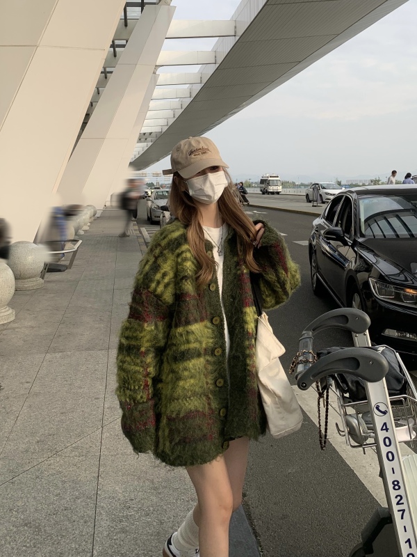 American retro high-end sweater and sweater, loose and lazy style, white jacket