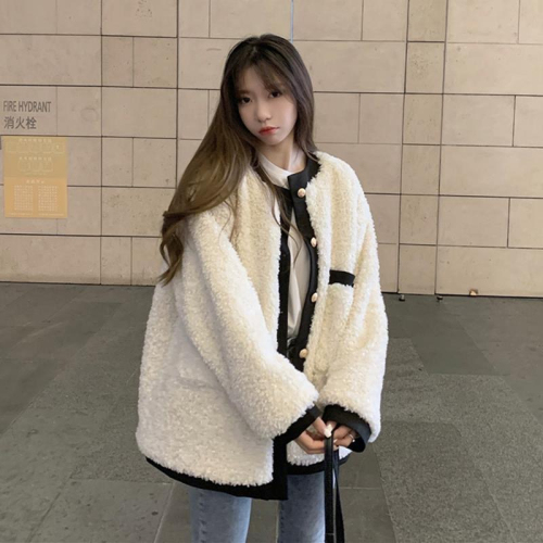 Xiaoxiangfeng jacket women's winter 2024 new lamb wool thickened and warm design sense of foreign style age-reducing chic top