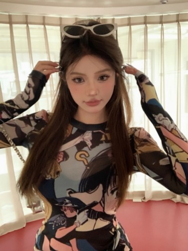 Actual shot of hot girl with sexy design, cartoon printed mesh T-shirt, slim fit long-sleeved top