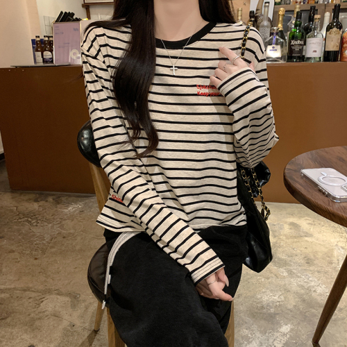 Actual shot of Korean style striped round neck long-sleeved T-shirt, loose large version, casual early autumn style, versatile pure cotton pullover top