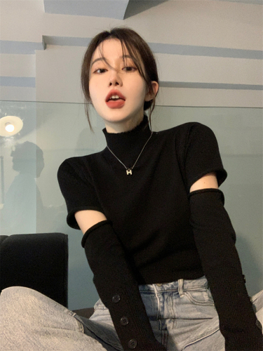 Ready stock ~ Large size black half turtleneck bottoming shirt for women with knitted sweater and chic short top