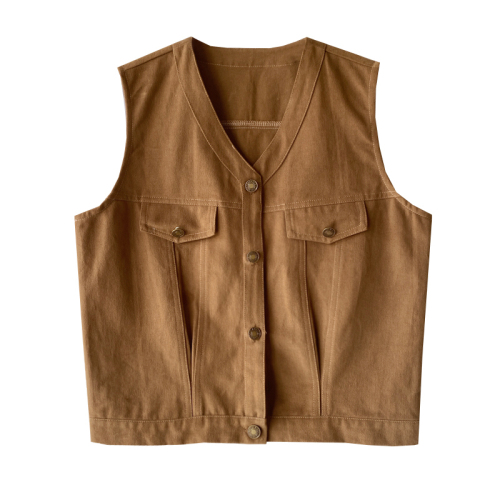 It’s just that the vest is no less than the 89 college style Japanese workwear sleeveless vest