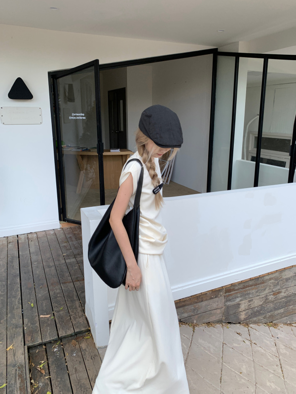 Casual and versatile sleeveless top and elastic waist skirt two-piece set