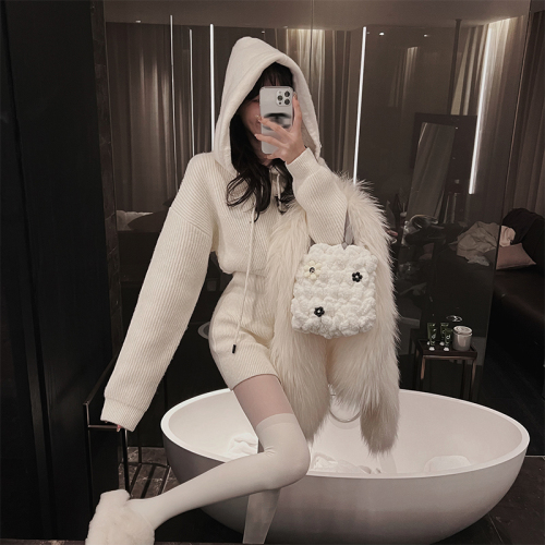 Gray knitted sweater dress for women in autumn and winter, small French style high-end waist slimming hooded sweatshirt skirt