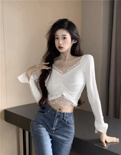 Pure desire V-neck lace splicing long-sleeved T-shirt for women in autumn sexy navel-baring short tight top with pleated bottoming shirt