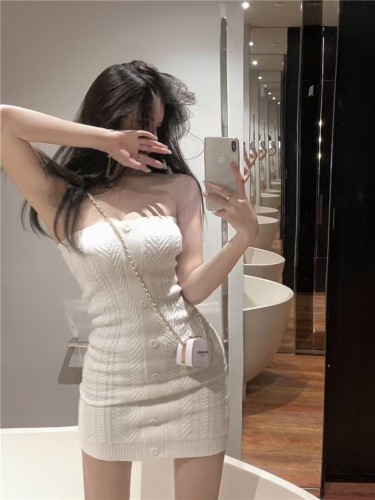 Knitted twist one-shoulder tube top dress, feminine button waist, slimming hip-hugging short skirt, hip skirt for women