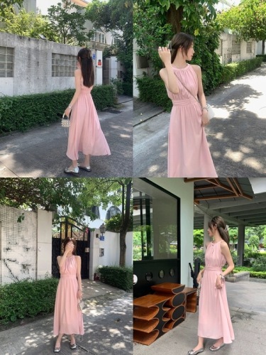 Cool and refreshing halter neck sleeveless suspender dress for women with slim waist and elegant temperament long strapless holiday dress