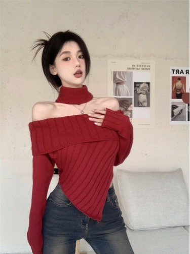 Real shot of sweet and spicy off-shoulder sweater with irregular design, short top, New Year’s red sweater