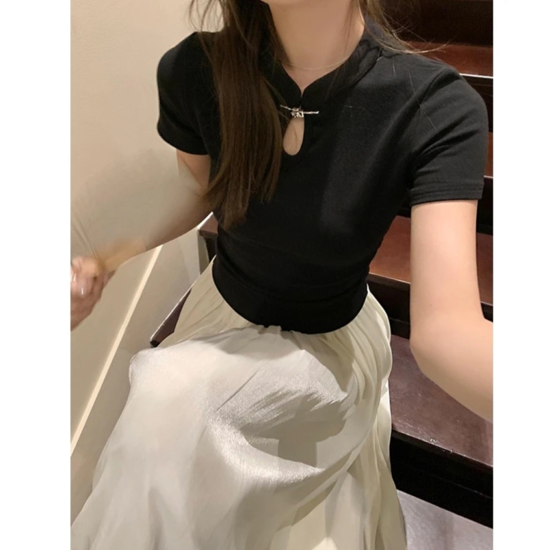 New Chinese style cheongsam style disc button stand collar T-shirt for women with hollow design, small pleated short top