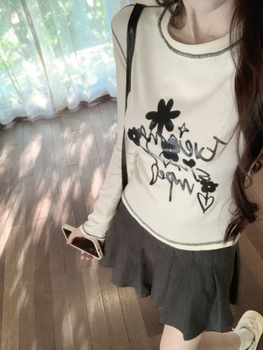 Real shot of American retro flower print niche short slim bottoming shirt round neck long sleeve T-shirt top for women