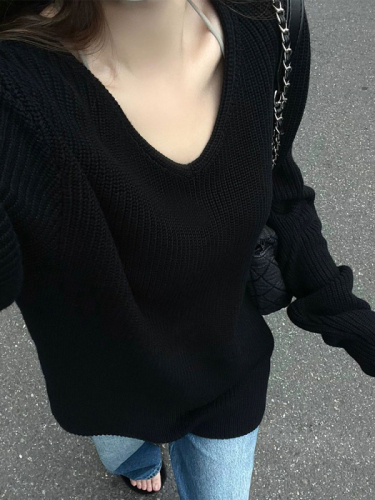 Lazy style retro Japanese niche design new black v-neck sweater for women to wear in autumn and winter