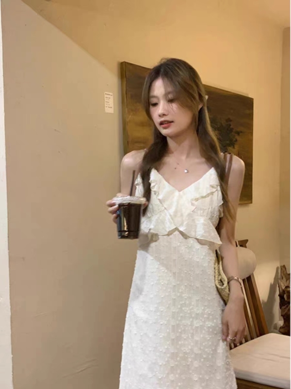 Heavy ruffled V-neck suspender dress mixed with silver thread, versatile mid-length seaside resort chiffon skirt