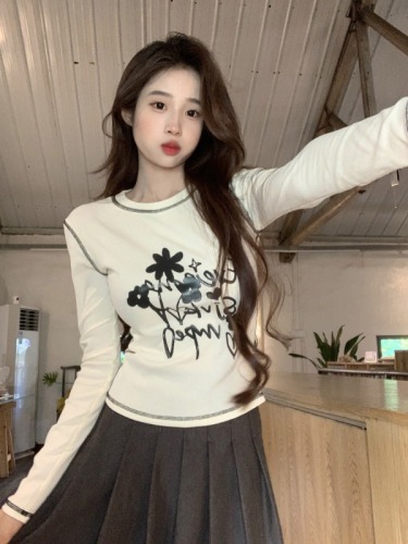 Real shot of American retro flower print niche short slim bottoming shirt round neck long sleeve T-shirt top for women