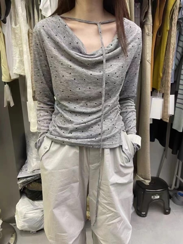 Hot girl polka-dot U-neck long-sleeved T-shirt for women in spring and summer niche slim-fitting top ins trend