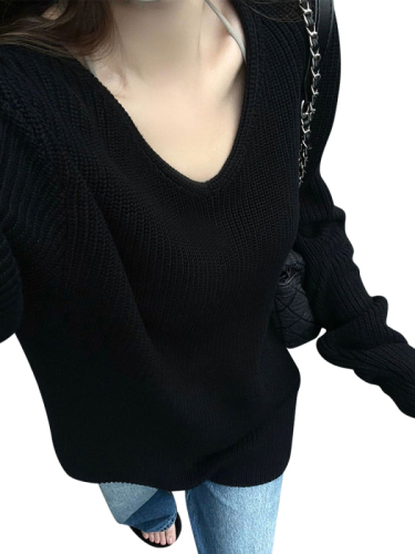 Lazy style retro Japanese niche design new black v-neck sweater for women to wear in autumn and winter