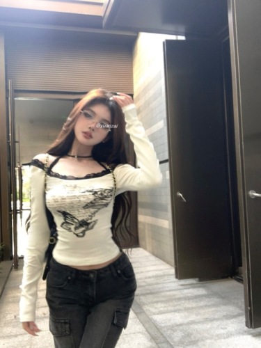 Actual shot of slim-fitting lace splicing printed halter neck long-sleeved T-shirt versatile hot girl backless bottoming shirt