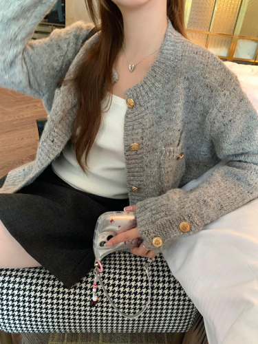 Exquisite little fragrant gray knitted cardigan worn as a Korean style lazy style round neck short soft waxy sweater jacket