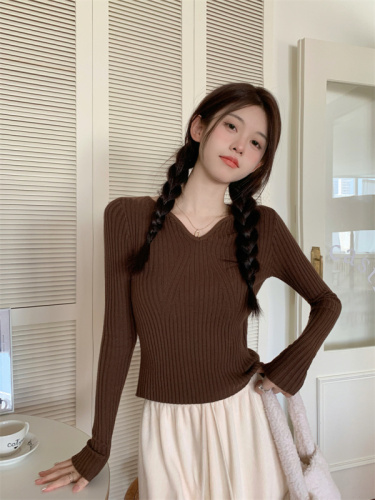 Irregular v-neck knitted bottoming shirt for women in spring and autumn new style inner slim fit short style long-sleeved top