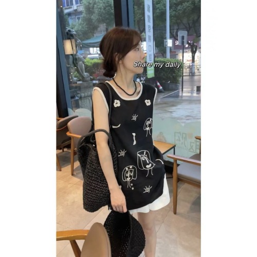 Unique and chic T-shirt 2024 summer new fashion style high-end black graffiti printed sleeveless vest top for women