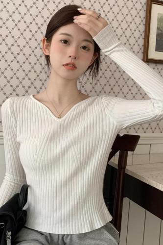 Irregular v-neck knitted bottoming shirt for women in spring and autumn new style inner slim fit short style long-sleeved top