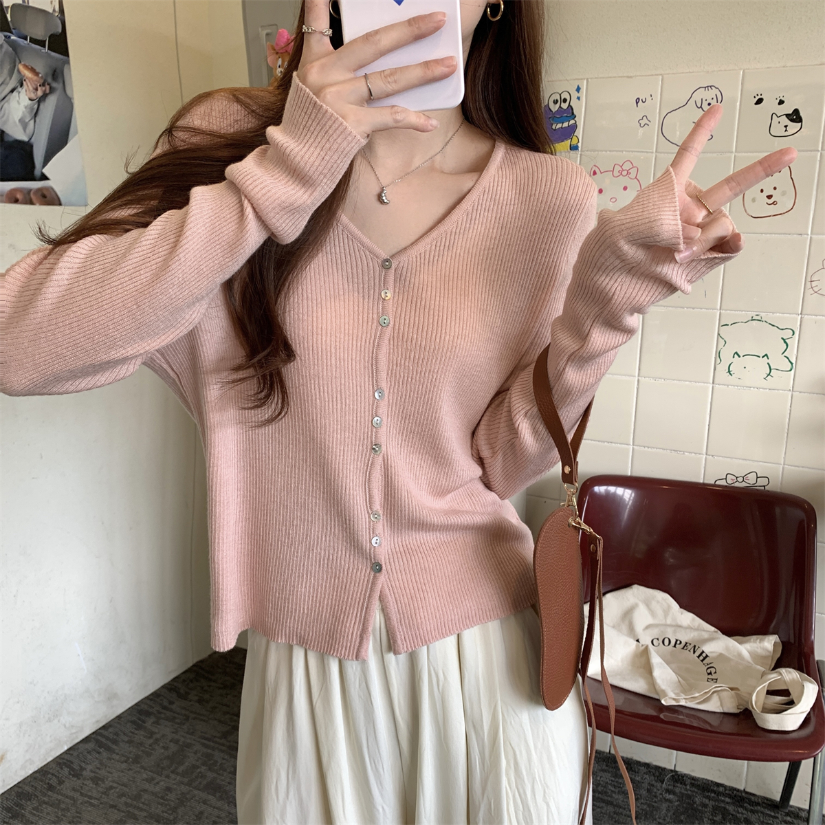 Photographed in early autumn, new v-neck loose single-button candy-colored 6 wool knit cardigan long-sleeved women's outerwear