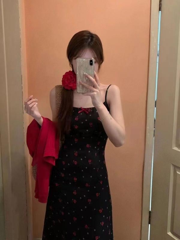 New Korean style fashion retro temperament waist slimming sling hip skirt + red knitted cardigan set