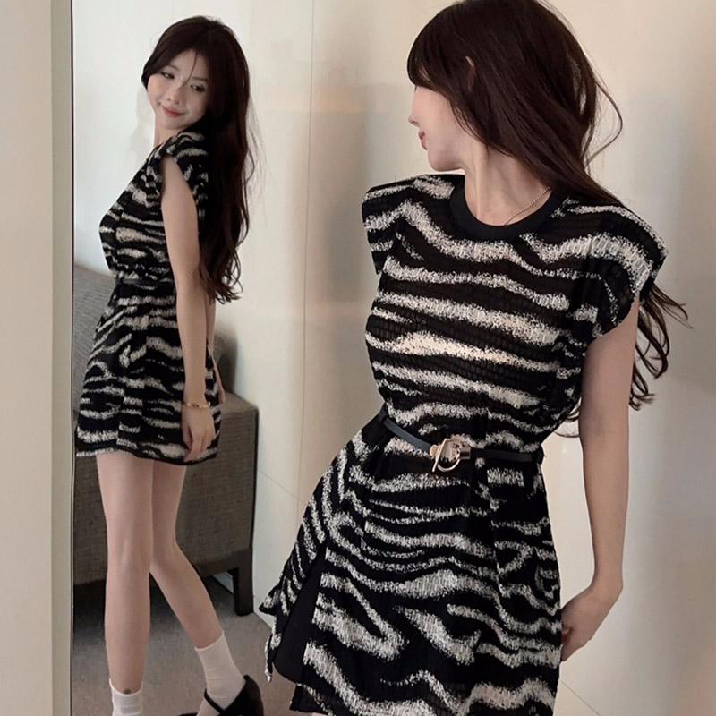 Original fabric Pure lust hot girl slim little leopard print sleeveless female niche vest short skirt summer
