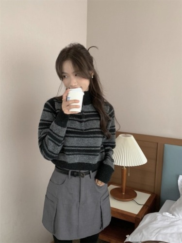 Half-zip contrast striped sweater for women 2024 spring and autumn new stand-up collar soft waxy sweater short top for small people