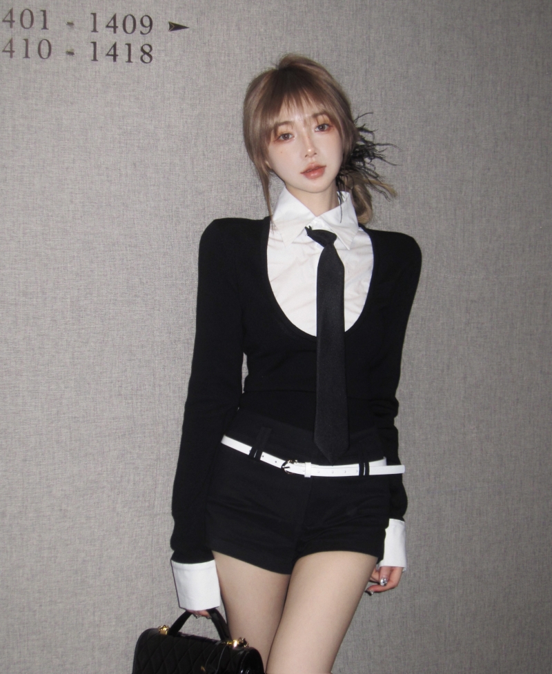 Photographed Teenage Spy Knit Top and Bottom Set with Tuck-in Shorts College