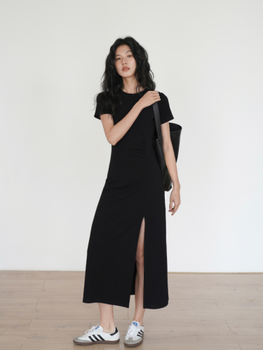 Short-sleeved dress for women with design slit, summer slim fit, over-the-knee long skirt, A-line dress, mid-length little black dress