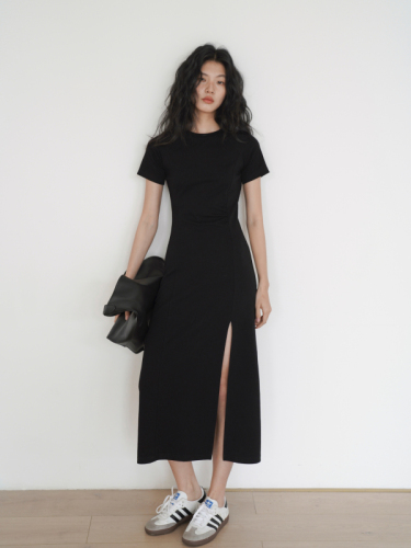 Short-sleeved dress for women with design slit, summer slim fit, over-the-knee long skirt, A-line dress, mid-length little black dress