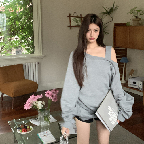 Actual shot of 2024 autumn and winter new design hollow fashionable relaxed off-shoulder sweatshirt loose casual top for women